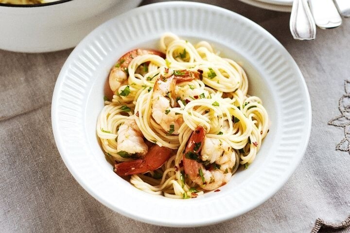 Fresh Crab, King Prawns, Spinach & Sun Dried Tomatoes, Parmesan Cream Sauce Linguine Fresh Crab, King Prawns, Spinach & Sun Dried Tomatoes, Parmesan Cream Sauce Linguine