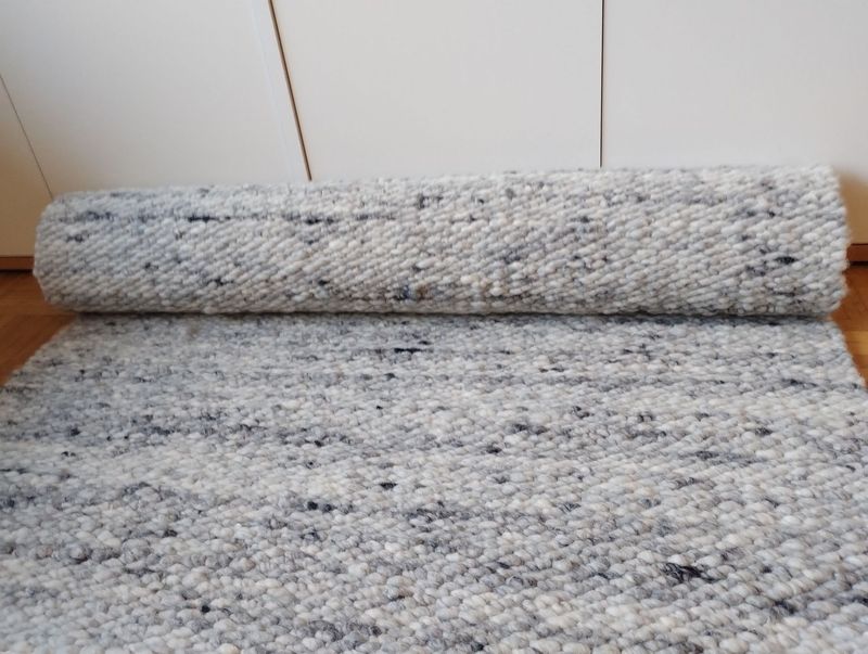 Schurwollteppich beige