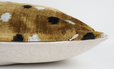 Kissenhülle Ikat „HANDMADE SILK/VELVET“ Punkte gold 40x60cm