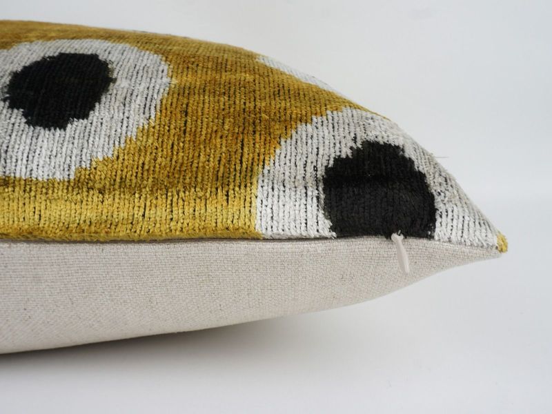 Kissenhülle Ikat „HANDMADE SILK/VELVET“ dot gelb/gold/schwarz 50x50cm