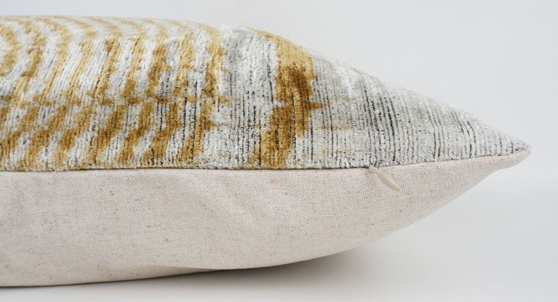 Kissenhülle Ikat „HANDMADE SILK/VELVET“ gelb/gold/grün 40x60cm