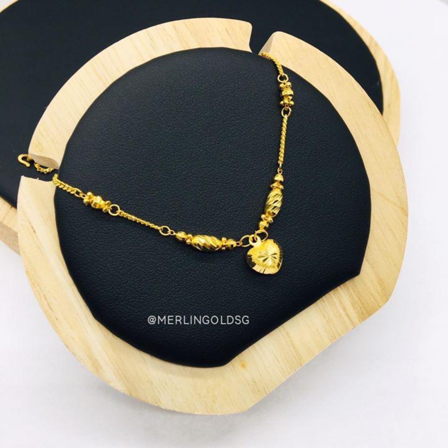 916 Gold Heart Shaped Necklace