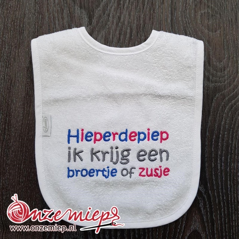 Witte slab met &quot;Hieperdepiep! Ik krijg een broertje of zusje&quot;