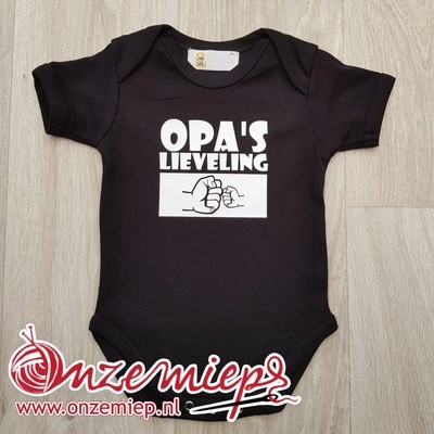 Zwarte romper met &quot;Opa&#39;s lieveling&quot; - maat 74/80