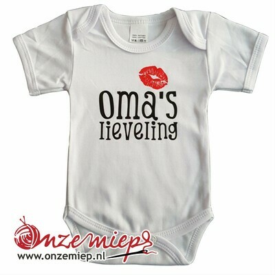 Witte romper met "Oma's lieveling"