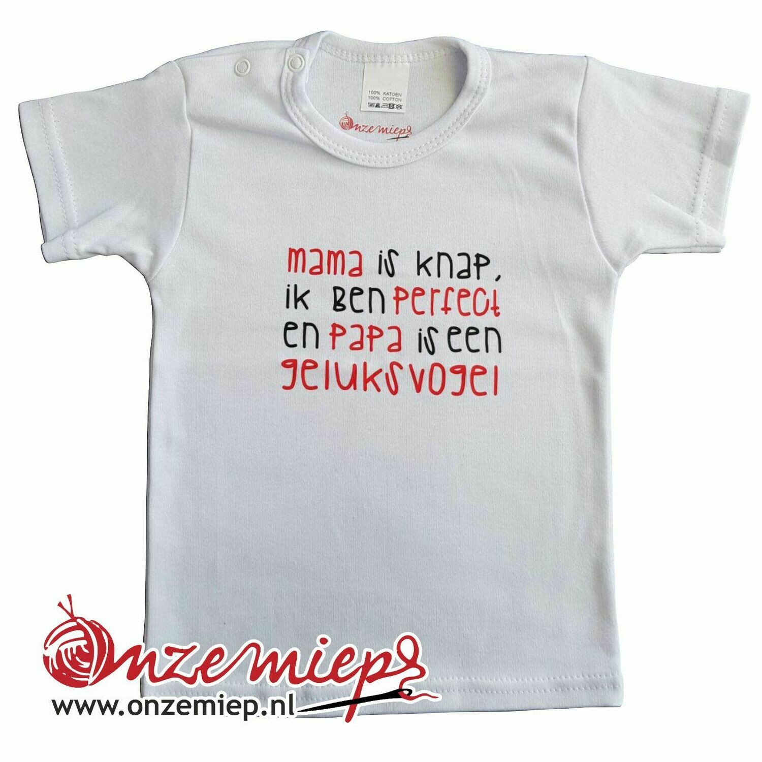 Wit baby shirt met "Mama is knap, ik ben perfect en papa is een geluksvogel"