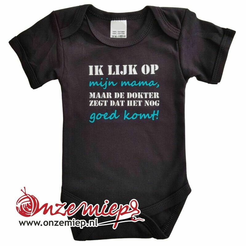 Zwarte romper met "Ik lijk op mijn mama, maar de dokter zegt dat het nog goed komt!"