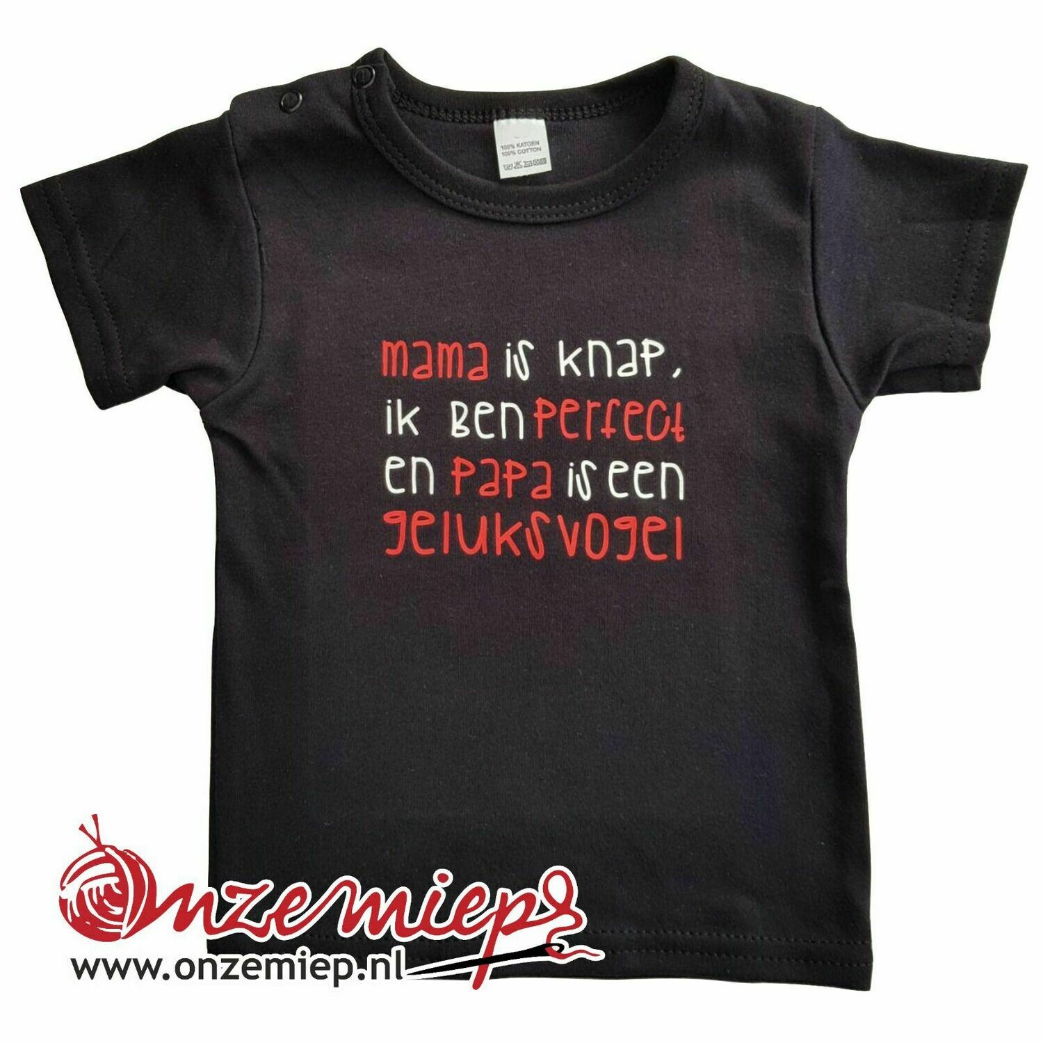 Zwart baby shirt met "Mama is knap, ik ben perfect en papa is een geluksvogel"