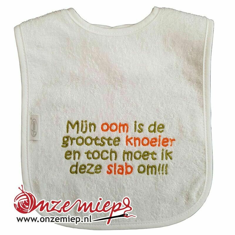 Witte slab met &quot;Mijn oom is de grootste knoeier en toch moet ik deze slab om!!!&quot;