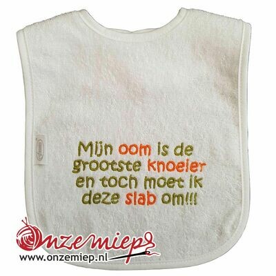 Witte slab met &quot;Mijn oom is de grootste knoeier en toch moet ik deze slab om!!!&quot;