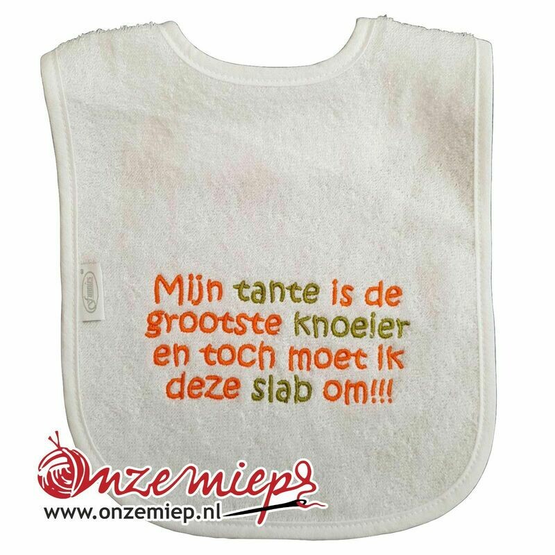 Witte slab met &quot;Mijn tante is de grootste knoeier en toch moet ik deze slab om!!!&quot;
