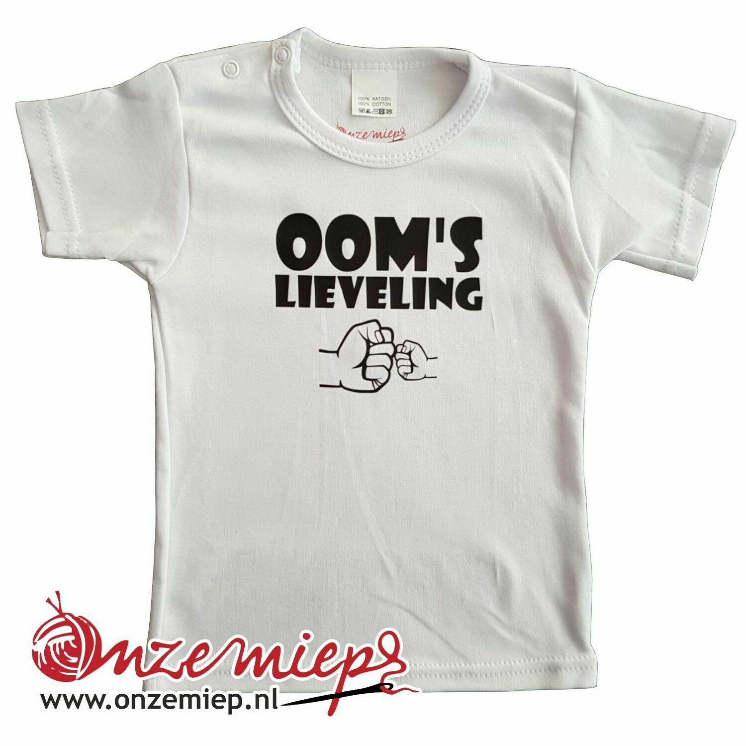 Wit baby shirt met "Oom's lieveling"