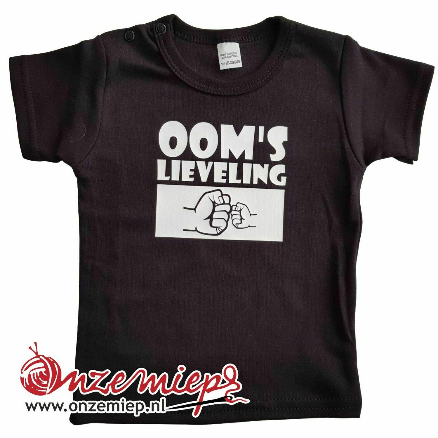 Zwart baby shirt met "Oom's lieveling"