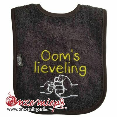 Zwarte slab met &quot;Oom&#39;s lieveling&quot;