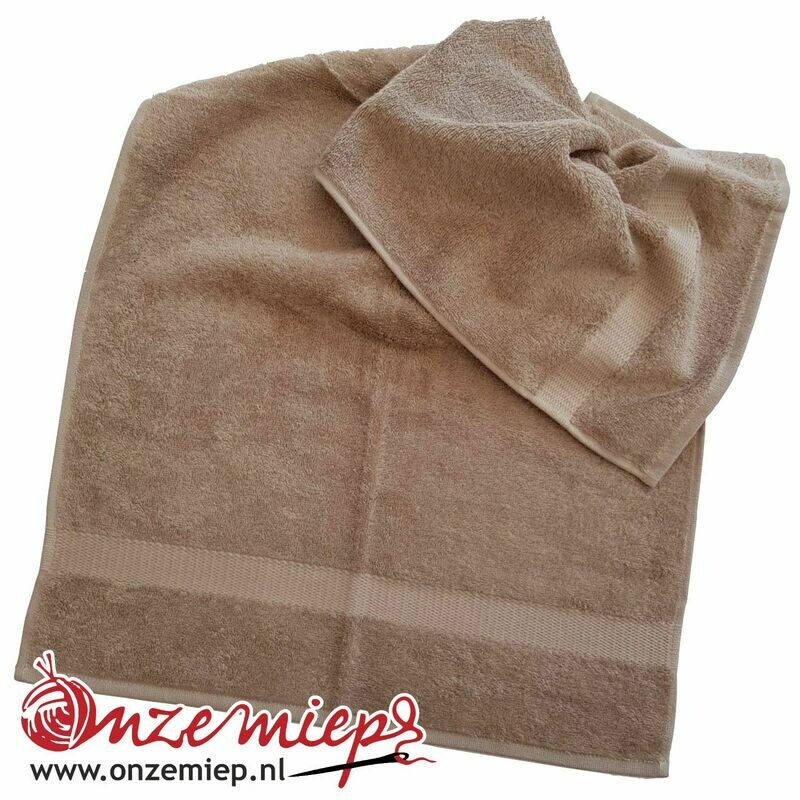 Handdoek met naam - licht taupe - 50 x 100 cm