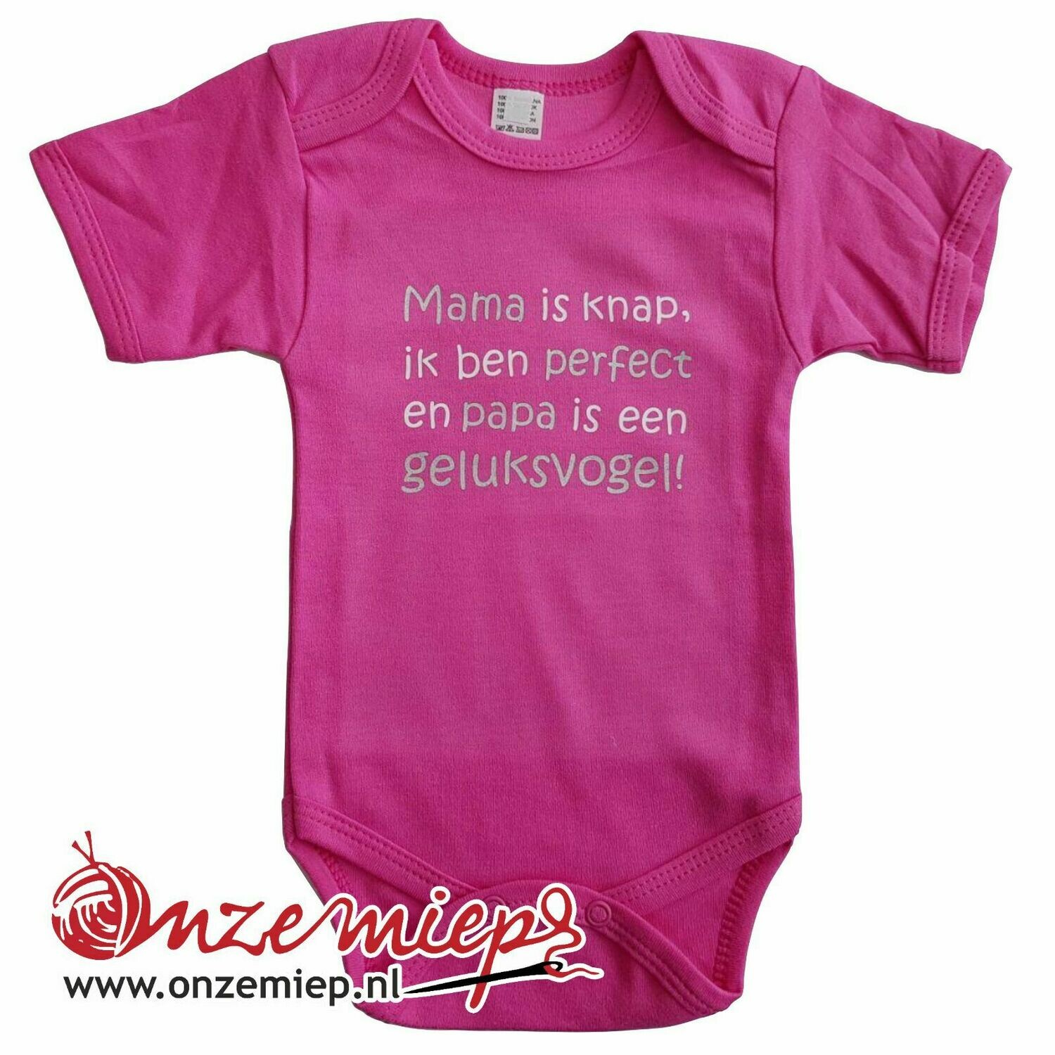 Roze romper met &quot;Mama is knap, ik ben perfect en papa is een geluksvogel&quot;