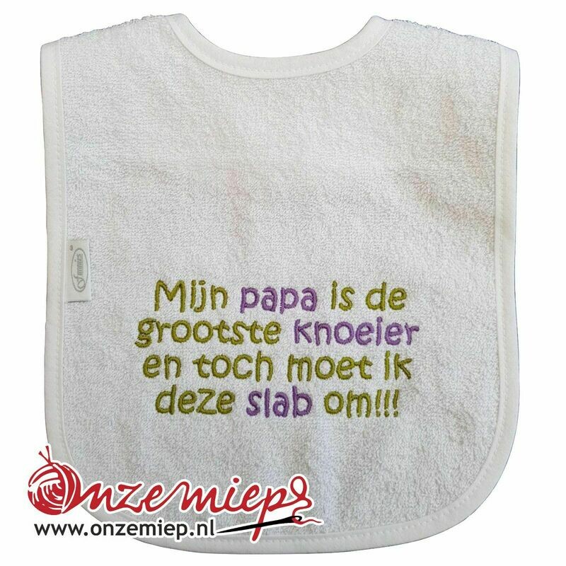 Witte slab met &quot;Mijn papa is de grootste knoeier en toch moet ik deze slab om&quot;