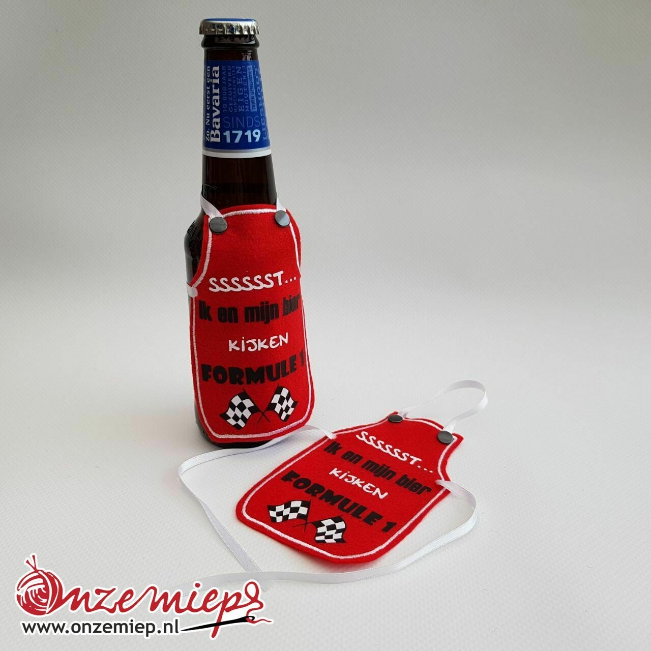 Rood schortje voor bierfles met "Sssssst... Ik en mijn bier kijken Formule 1"