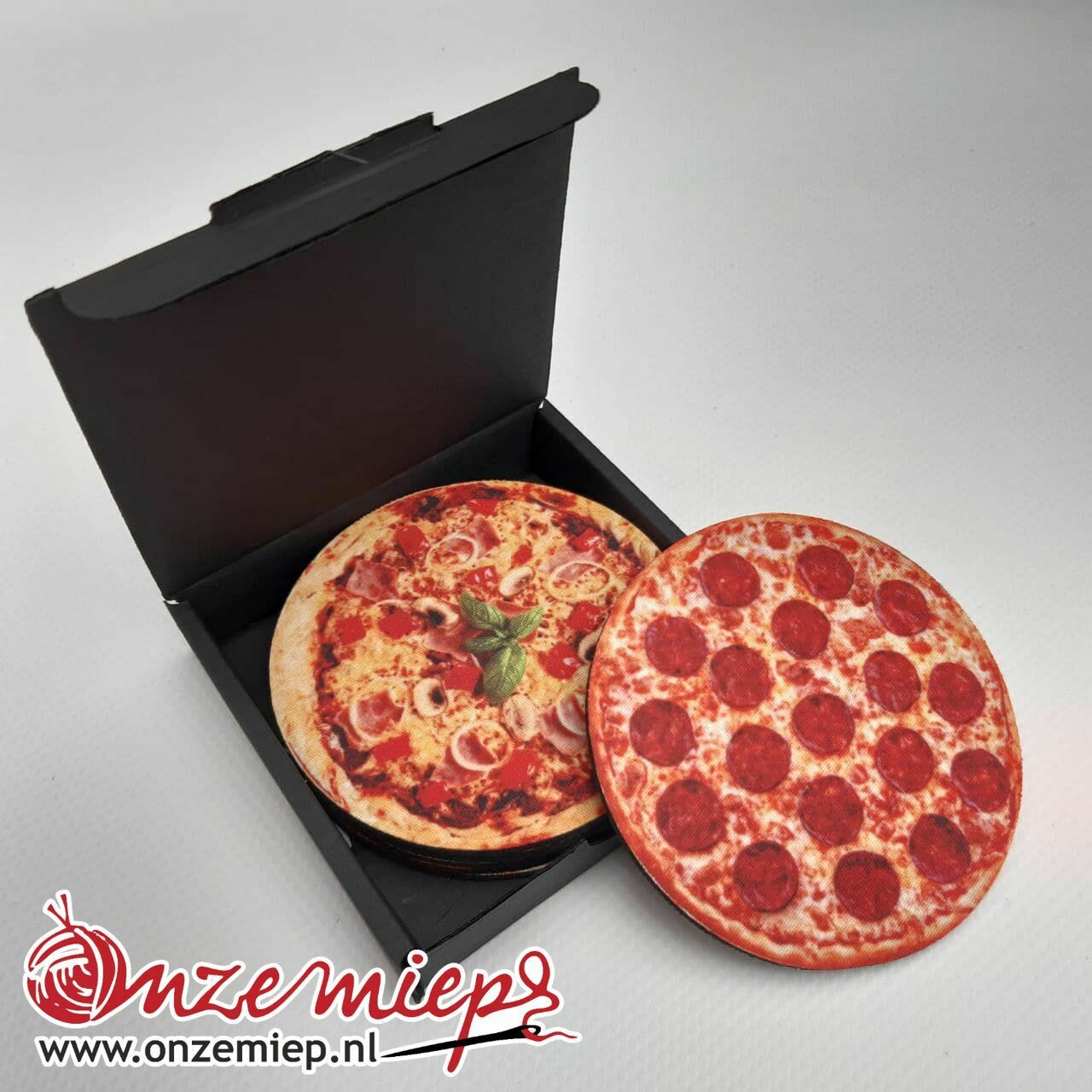 6 onderzetters met verschillende soorten pizza