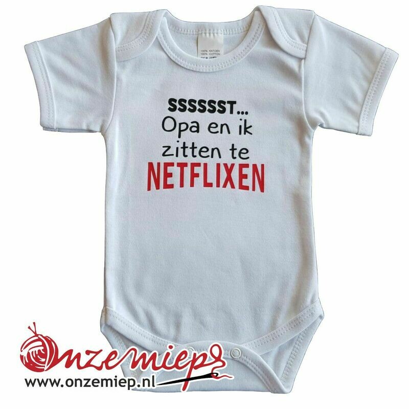 Witte romper met &quot;Sssssst... Opa en ik zitten te netflixen&quot; - maat 80