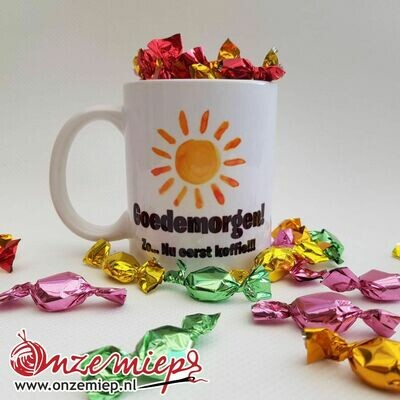 Mok of beker met &quot;Goedemorgen! Zo... nu eerst koffie!!!&quot;