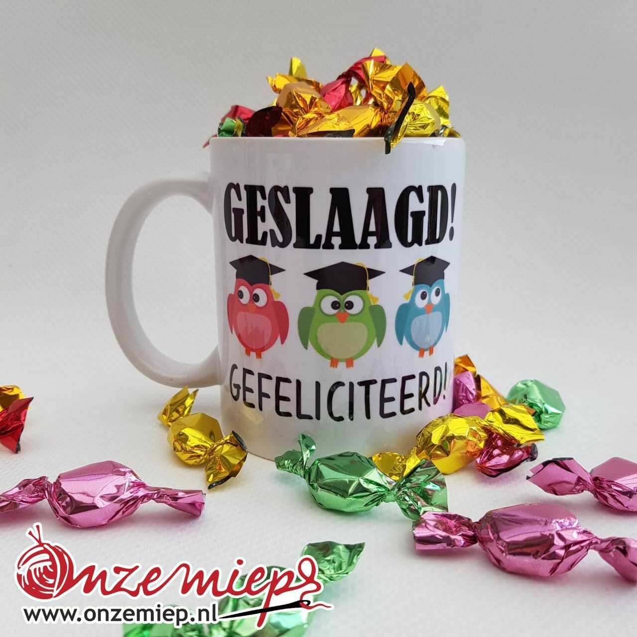 Mok of beker met &quot;Geslaagd! Gefeliciteerd!&quot;