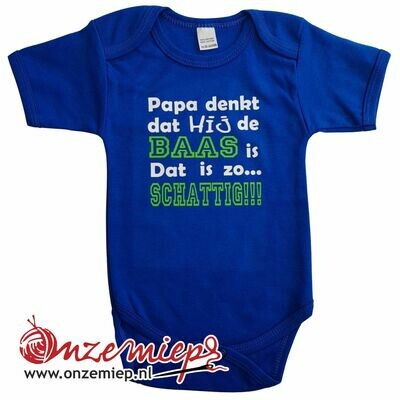 Blauwe romper met "Papa denkt dat hij de baas is. Dat is zo... Schattig!!!"