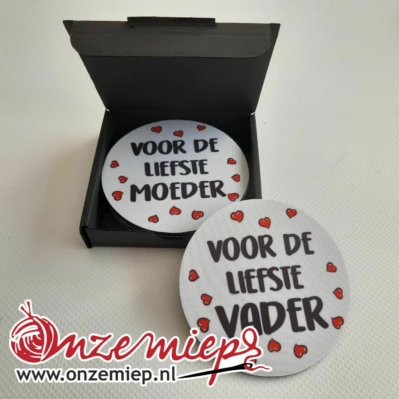 Setje van 3 onderzetters met &quot;Voor de liefste vader&quot; en 3 onderzetters met &quot;Voor de liefste moeder&quot;