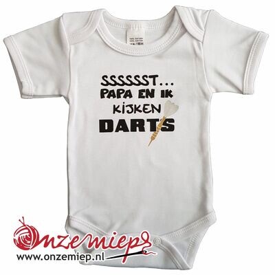Witte romper met &quot;Sssssst... Papa en ik kijken darts&quot;