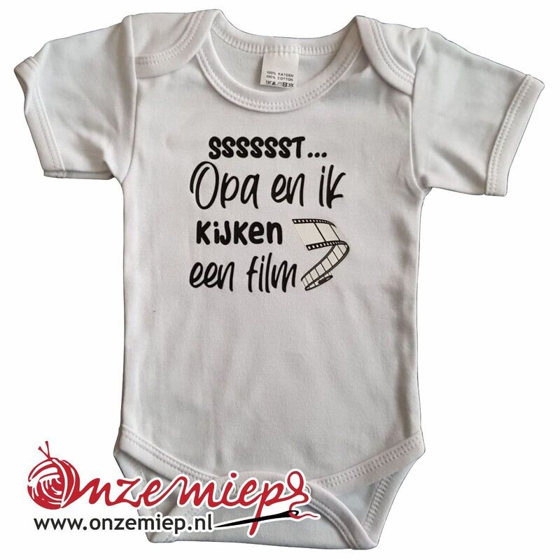 Witte romper met &quot;Sssssst... Opa en ik kijken een film&quot;