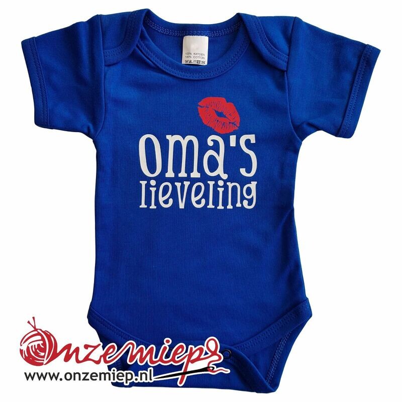 Blauwe romper met &quot;Oma&#39;s lieveling&quot; - maat 68