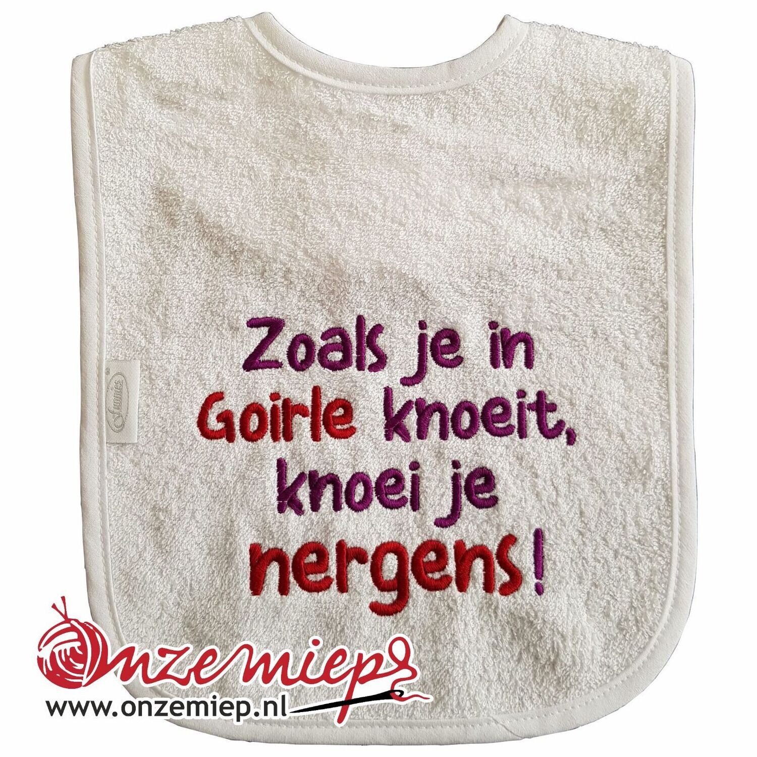 Witte slab met &quot;Zoals je in Goirle knoeit, knoei je nergens!&quot;