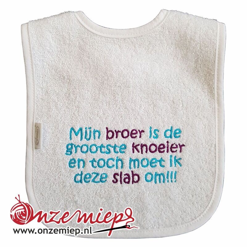 Witte slab met &quot;Mijn broer is de grootste knoeier en toch moet ik deze slab om&quot;