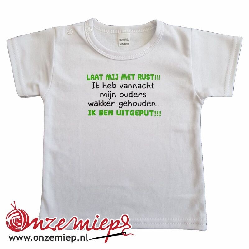 Wit baby shirt met &quot;Laat mij met rust!!! Ik heb vannacht mijn ouders wakker gehouden... Ik ben uitgeput!!!&quot;