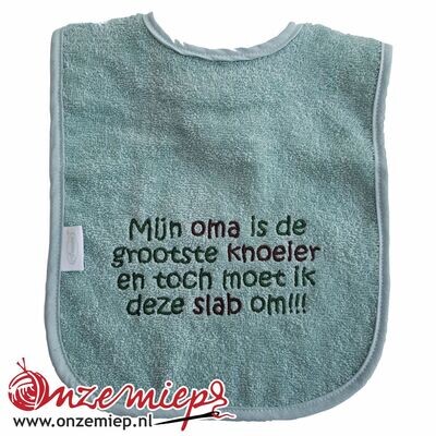 Stone green slab met &quot;Mijn oma is de grootste knoeier en toch moet ik deze slab om!!!&quot;