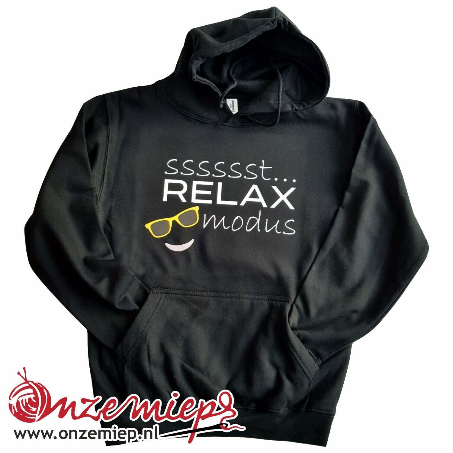 Zwarte hoodie met &quot;Sssssst... Relax modus&quot;