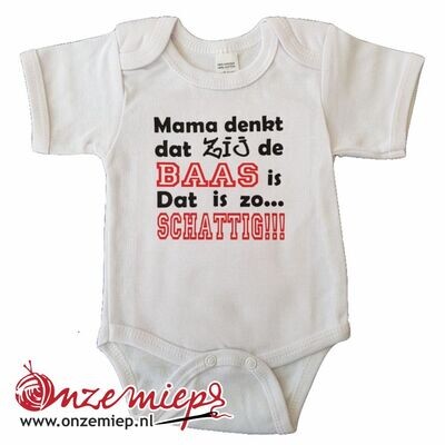 Witte romper met "Mama denkt dat zij de baas is. Dat is zo... SCHATTIG!!!"