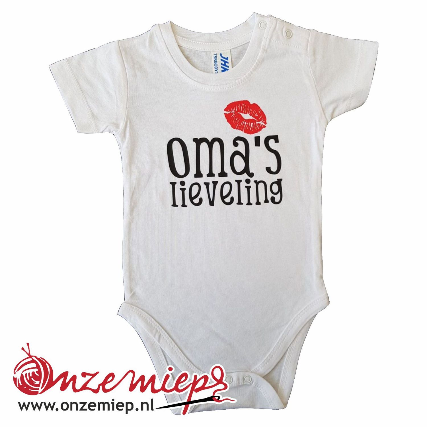 Witte romper met &quot;Oma&#39;s lieveling&quot; - 6 maanden