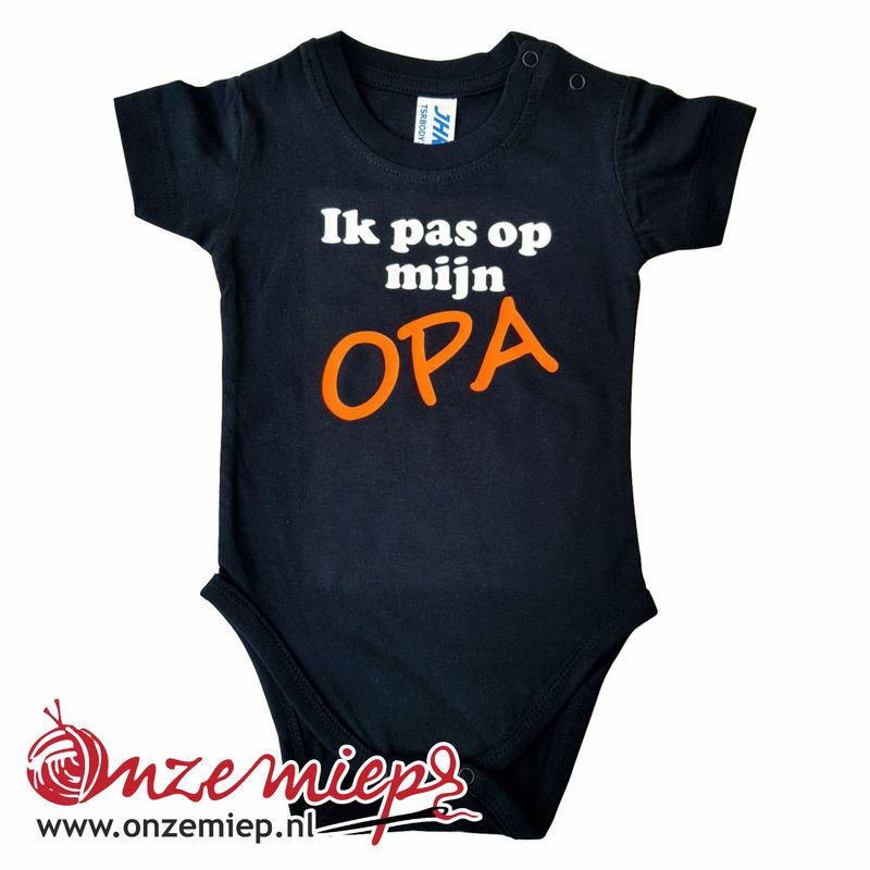 Zwarte romper met &quot;Ik pas op mijn opa&quot;