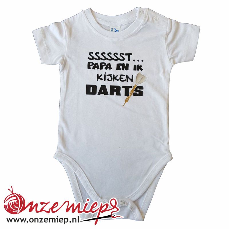 Witte romper met &quot;Sssssst... Papa en ik kijken darts&quot; - 9 maanden