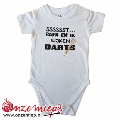 Witte romper met &quot;Sssssst... Papa en ik kijken darts&quot; - 9 maanden