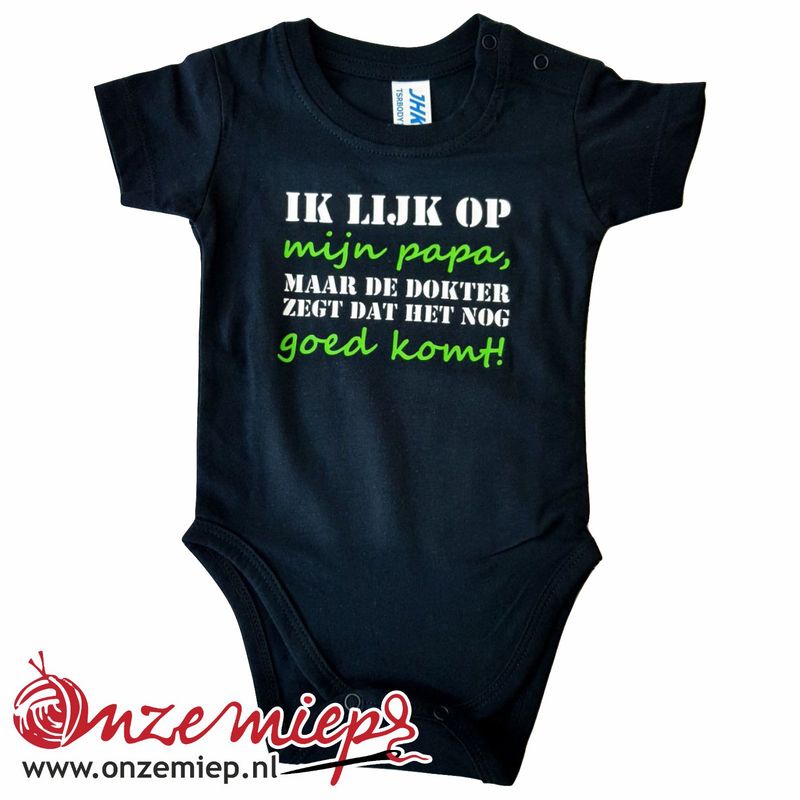 Zwarte romper met: &quot;Ik lijk op mijn papa, maar de dokter zegt dat het nog goed komt!&quot; - 9 maanden