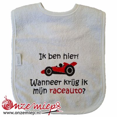 Witte slab met &quot;Ik ben hier! Wanneer krijg ik mijn raceauto?&quot;