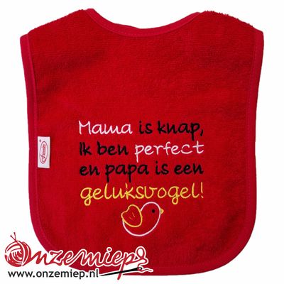 Rode slab met "Mama is knap, ik ben perfect en papa is een geluksvogel"