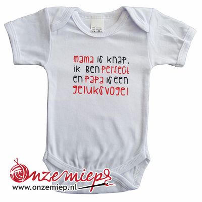 Witte romper met &quot;Mama is knap, ik ben perfect en papa is een geluksvogel&quot;