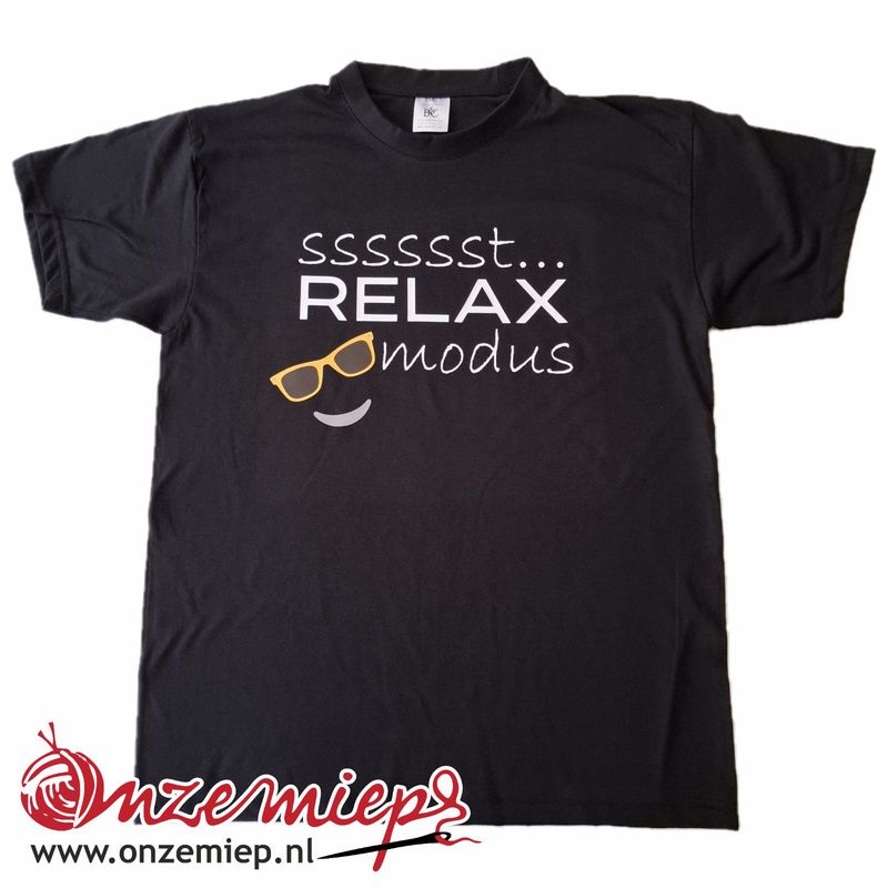 Zwart t-shirt met &quot;Sssssst... Relax modus&quot;