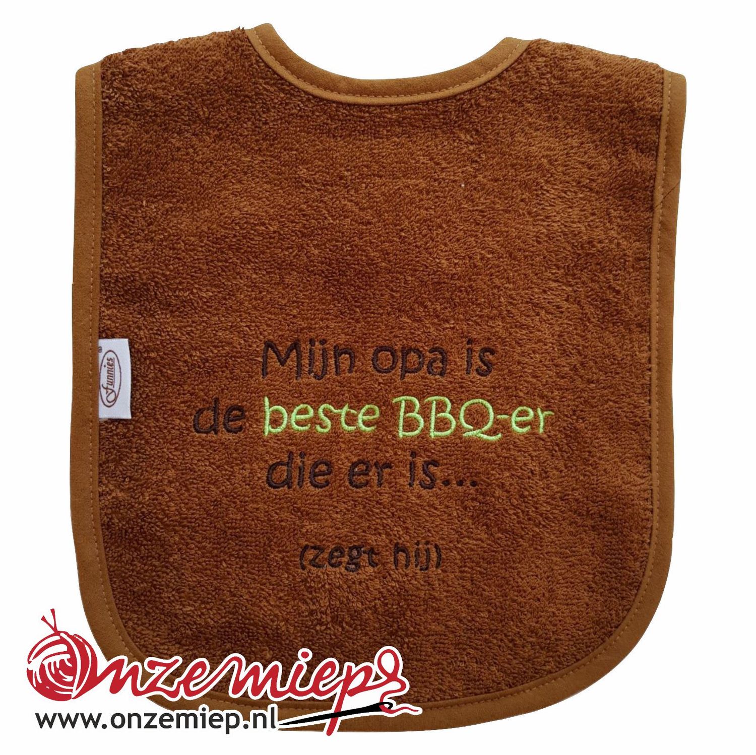 Bruine slab met &quot;Mijn opa is de beste BBQ-er die er is... (zegt hij)&quot;