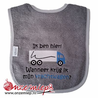 Grijze slab met &quot;Ik ben hier! Wanneer krijg ik mijn vrachtwagen?&quot; - Blauwe vrachtwagen
