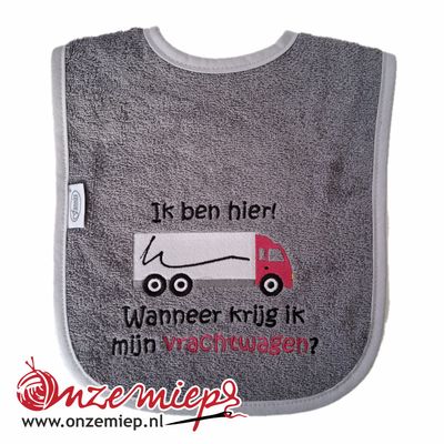 Grijze slab met &quot;Ik ben hier! Wanneer krijg ik mijn vrachtwagen?&quot; - Roze vrachtwagen
