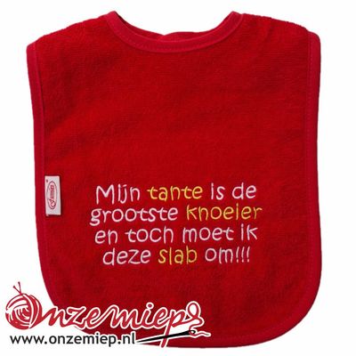 Rode slab met "Mijn tante is de grootste knoeier en toch moet ik deze slab om!!!"